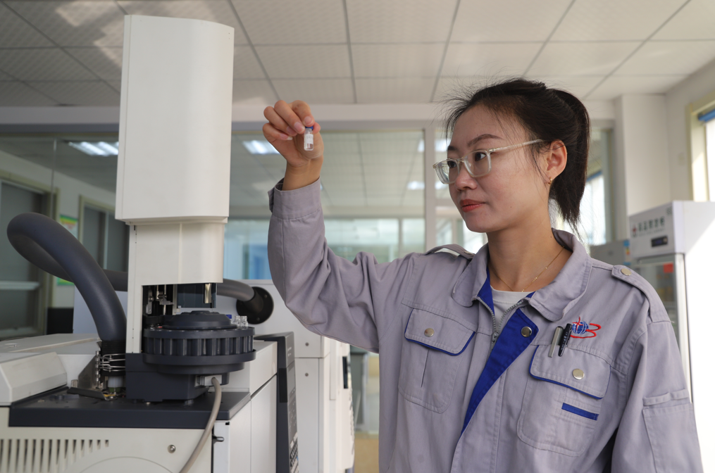 奮斗啟航?勞動(dòng)圓夢(mèng)｜王靜：精準(zhǔn)檢測(cè)在一線(xiàn) 用心守護(hù)長(zhǎng)壽花