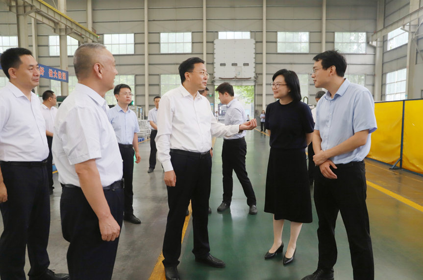 鄒平市委副書記、市長張謙來山東三星集團調研