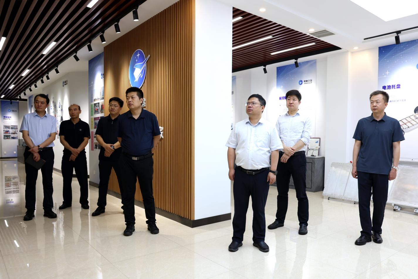 中國鐵建電氣化局集團軌道交通器材有限公司黨委書記、執(zhí)行董事劉如久一行來山東三星集團考察