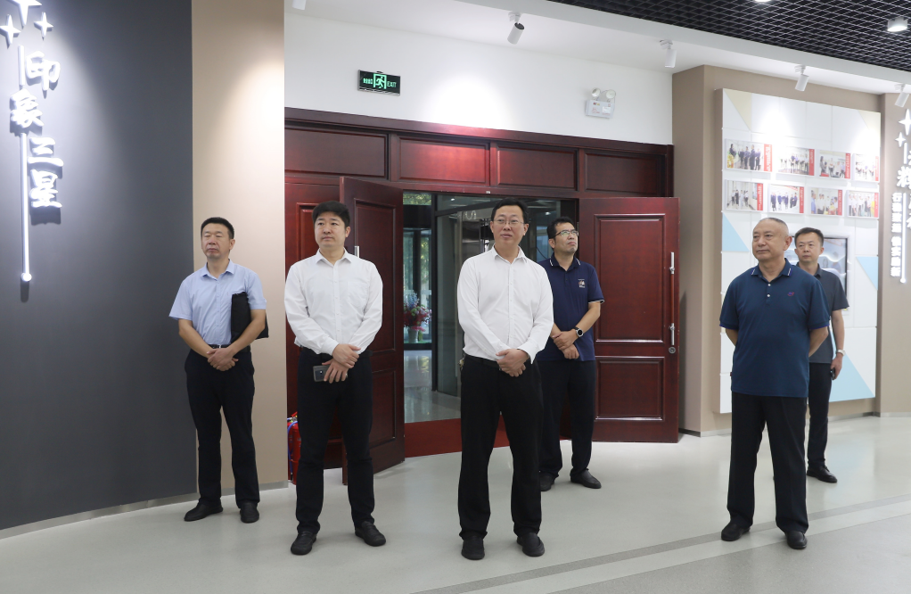 鄒平市人社局黨組書記、局長王保利來山東三星集團調(diào)研