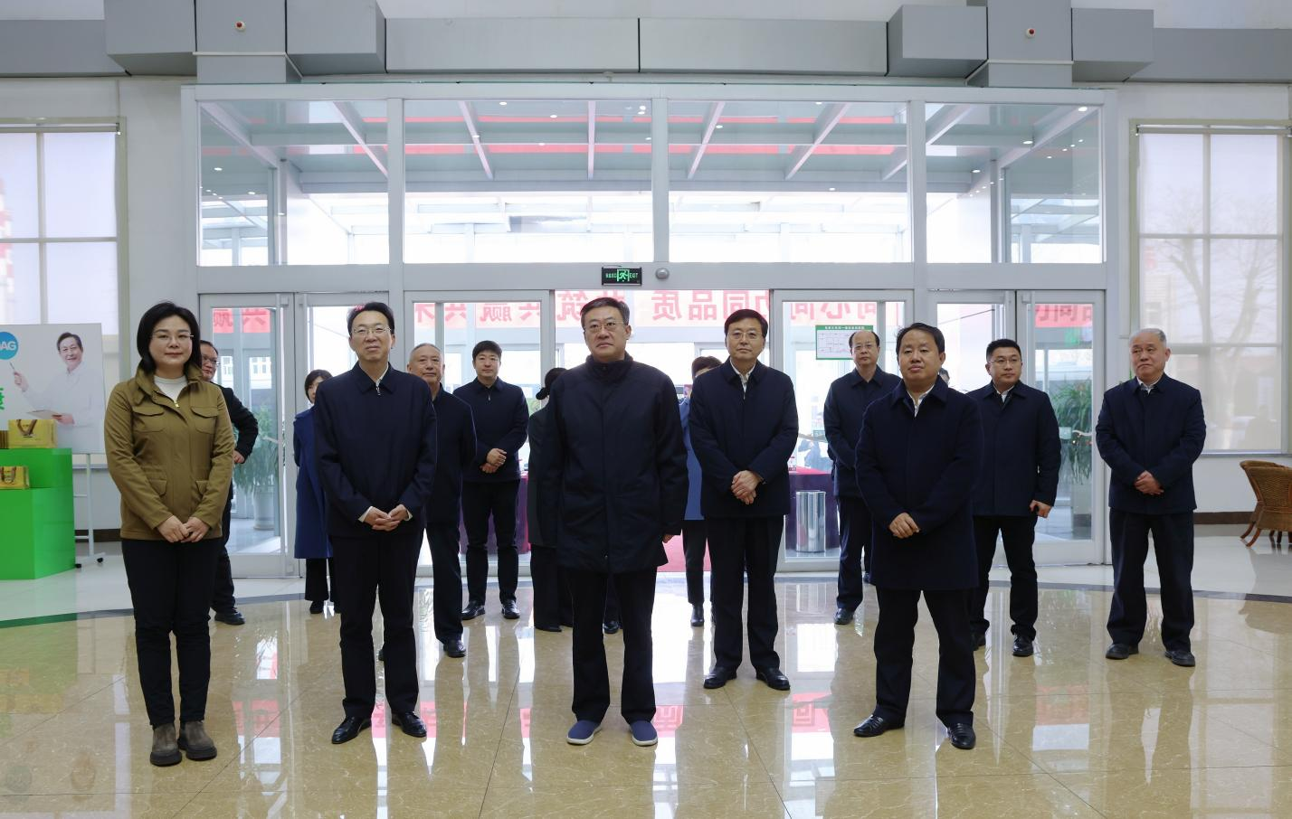 山東省委統(tǒng)戰(zhàn)部副部長、省工商聯(lián)黨組書記、常務(wù)副主席張?chǎng)H來山東三星集團(tuán)調(diào)研