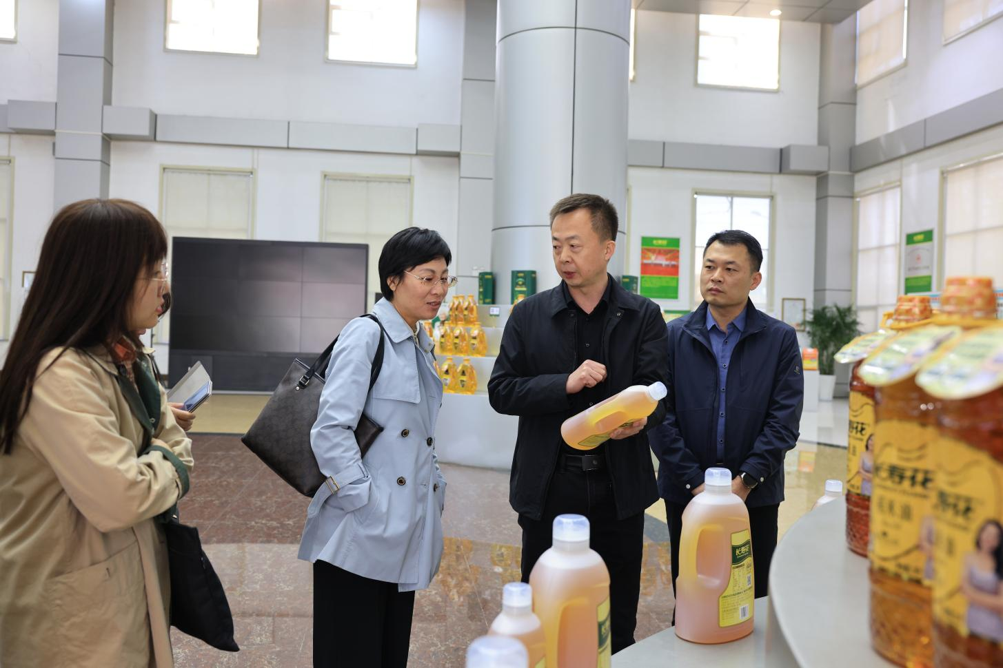 濱州市統(tǒng)計(jì)局、商務(wù)局聯(lián)合調(diào)研組來山東三星集團(tuán)調(diào)研