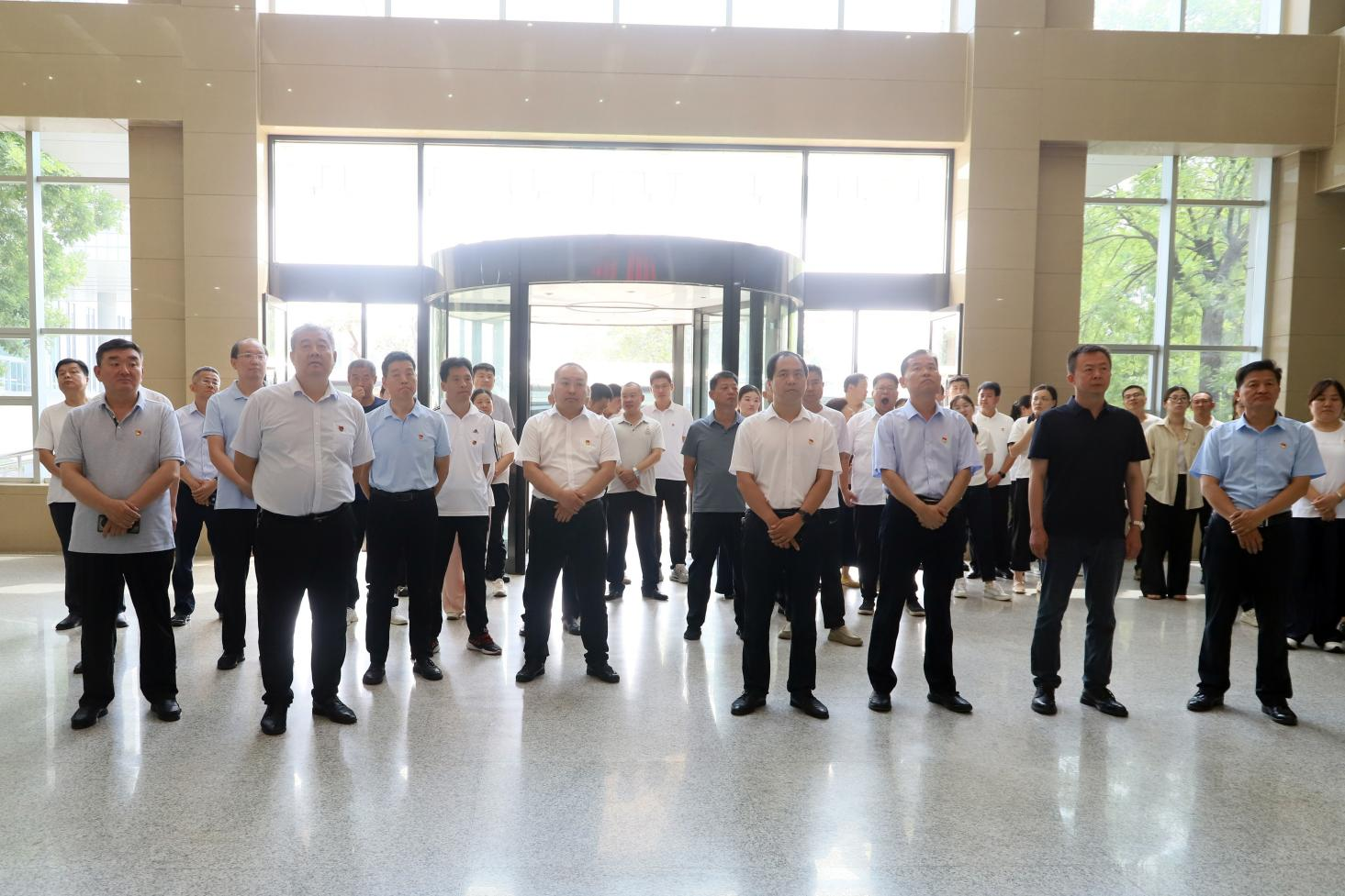 鄒平經(jīng)濟(jì)技術(shù)開發(fā)區(qū)全體黨員來山東三星集團(tuán)參觀交流