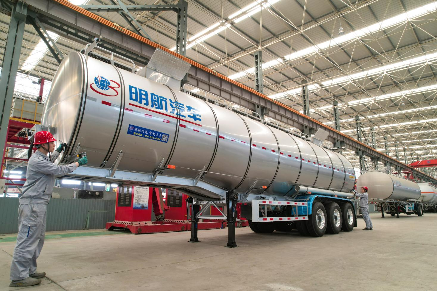 一線圖景｜機(jī)械公司：夏日車間忙生產(chǎn) 穩(wěn)進(jìn)提質(zhì)促發(fā)展