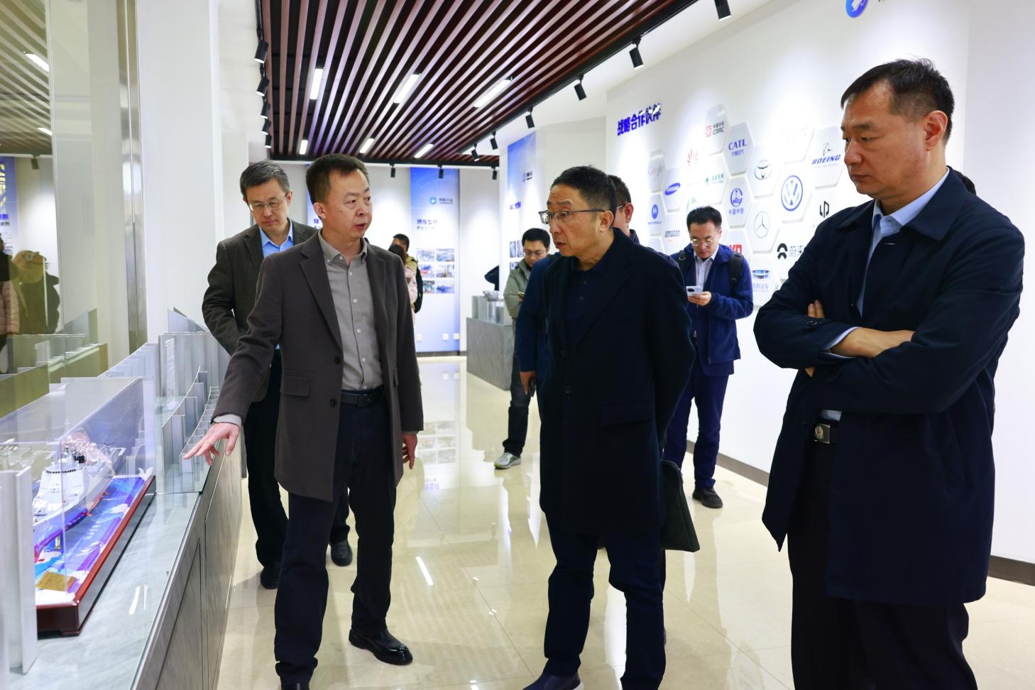 山東省工信廳、省冶金工業(yè)規(guī)劃研究院一行來山東三星集團調(diào)研