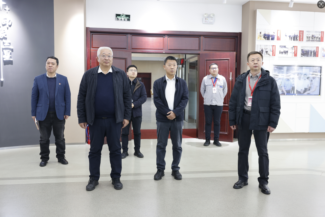 山東聯(lián)通公司黨委委員、副總經(jīng)理林軍一行來(lái)山東三星集團(tuán)參觀交流